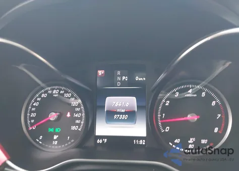 2016 Mercedes-Benz C 300 Luxury 4Matic z USA, uszkodzony, nr VIN 55SWF4KB8GU165786